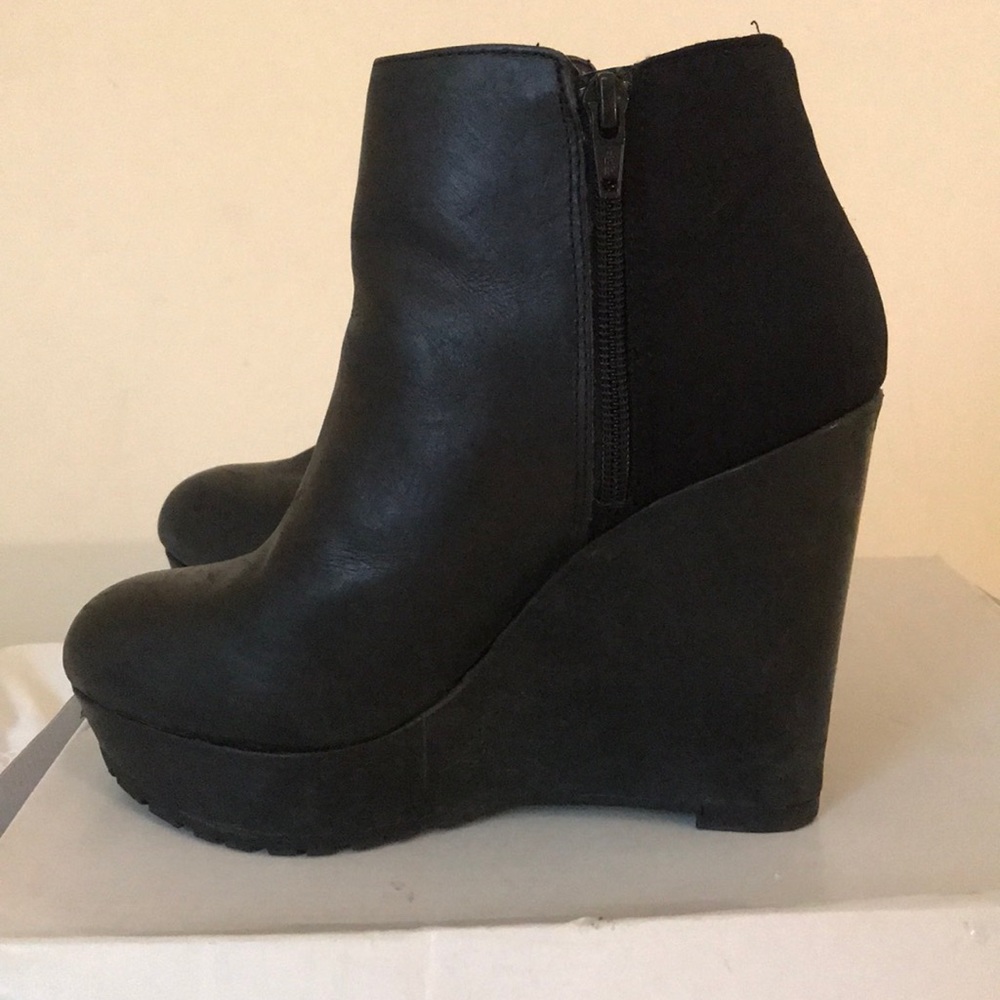Black leather/suede Platform wedges